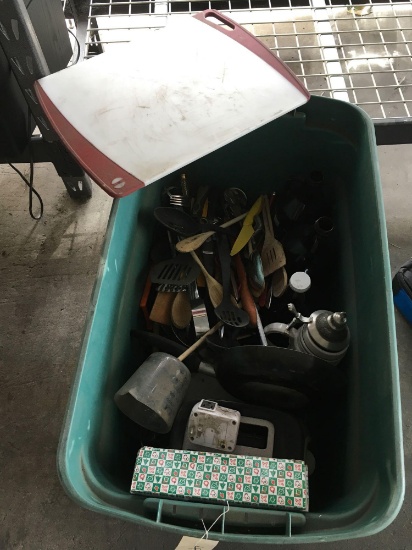 Lot. Large lot of assorted kitchen items