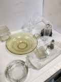 Lot. Assorted glass items