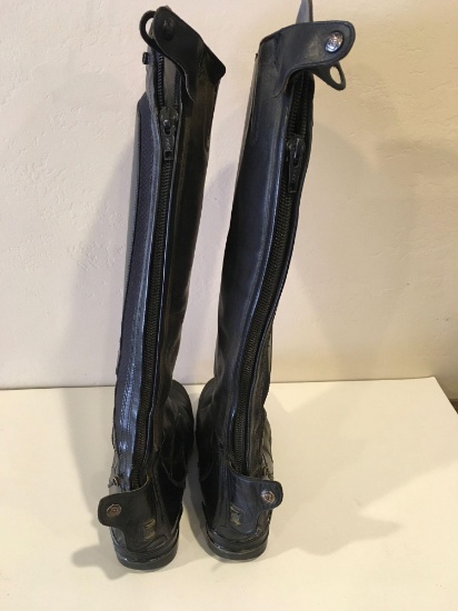 Women's - Ariat Volant Tall Back Zip Show Boots, Black 10007899, size US  9.5B used | Estate & Personal Property Personal Property | Online Auctions  | Proxibid
