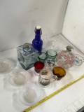 16 pieces. Assorted glass items