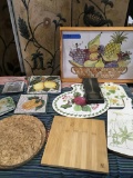 Assorted kitchen / wall deco items & 18” x12” tray