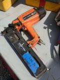 Spotnails, nail gun, works