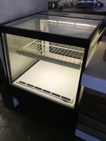 Federal full service refrigerated bakery case, model SGR3142 - 42" x 31" x 33"  Works
