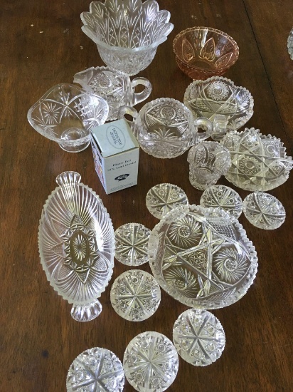 19 pieces. Assorted crystal pieces. Bowls, candy dishes, bell, creamer, etc