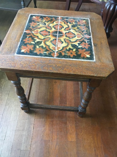 19" x 18" wood corner table with decorative tile design