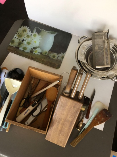 Lot. Assorted kitchen items