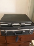 Vintage .Travelaire Briefcase & Featherlite luggage