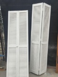 Lot. 2) Accordion doors. 78