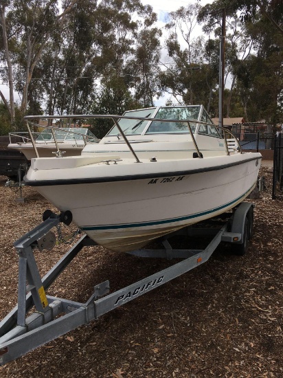 1994 Pursuit Boat 2150 RUNS SEE VIDEO, needs trim repair - Trailer not included, Have Title