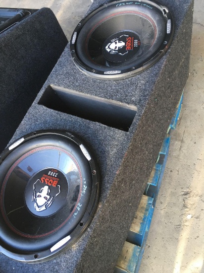 Boss Audio Systems 2300 watt dual car speakers with enclosure