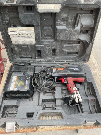 MAX RE-BAR-TIER RB398S Rebar tying tool with charger and case. WORKS