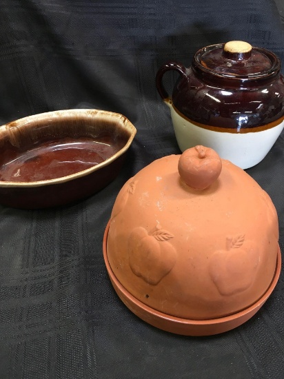 Vintage. 7070 USA casserole dish, Clay apple baking dish by PIC, USA bean pot with lid
