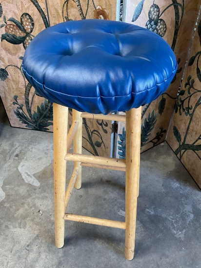 Wimsome wood 30" stool with cushion
