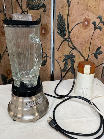 Waring Kitchen Classics blender & Mr Coffee grinder. Both turned on
