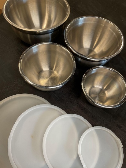 4 piece professional quality mixing bowls with lids