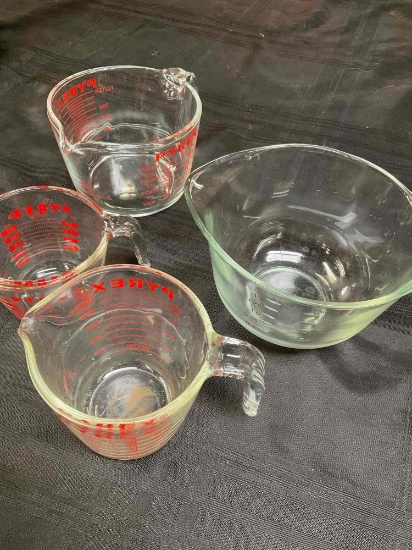 Pyrex measuring cups, made in England. 4 pieces