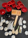 Lot. Assorted oriental dishes.Spoons, bowls, cups, etc. 37 pieces