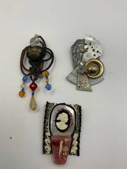 Vintage assorted Art related pins. 3 pieces
