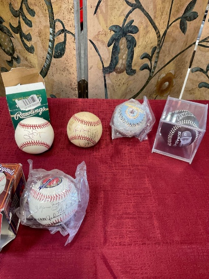 Baseballs Collectors. Padres Hall of Fame Trevor Hoffman & Padres Hall of Fame Tony Gwynn & Padres