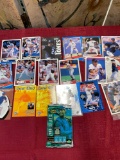 Baseball cards, assorted cards. 19 pieces