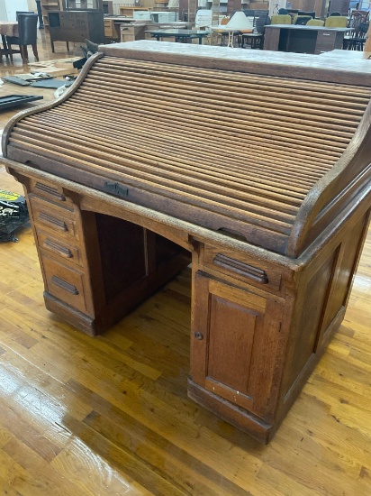 Antique roll top desk by Forest City Furniture Rockford Illinois. 44" x 48" x 34" on casters