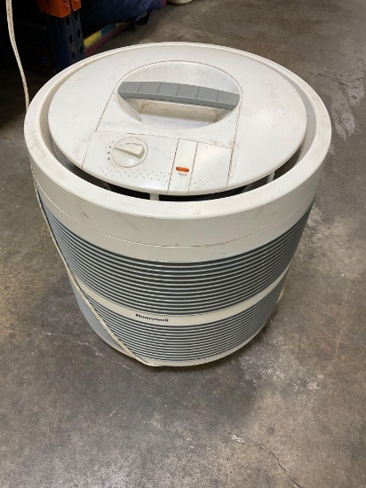 Honeywell portable, air purifier. Turned on