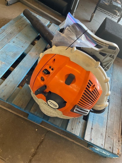 STIHL BR 600 professional backpack blower. Works very well