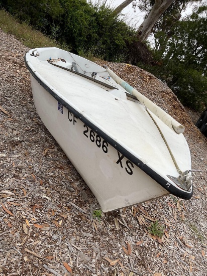 Hobie Holder 14' boat CF2686XS with three paddles, has Calif. Title