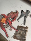 2 Merry Pip-20 & 1 Ridgid pipe cutters with 1) Ridgid blade. 4 pieces