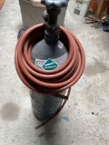 Compressed gas tank