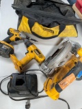 Dewalt circular saw, drill / driver, impact driver, 1 battery , charger station,bag. 5 pieces All