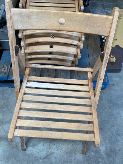 Wood, foldable chairs. 7 chairs
