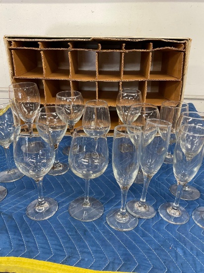 Assorted wine glasses. 16 pieces