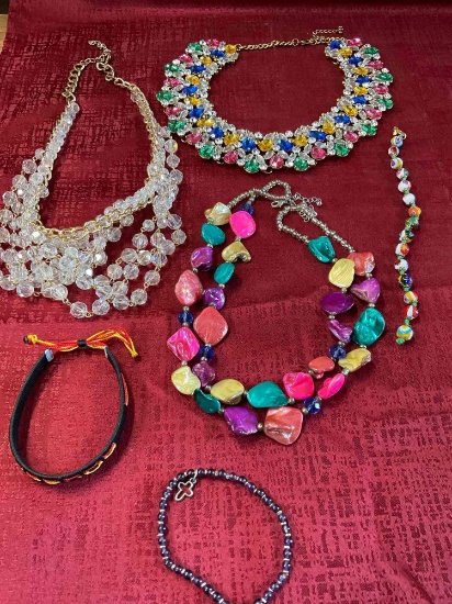 Costume jewelry. Necklaces & brackets. 6 pieces