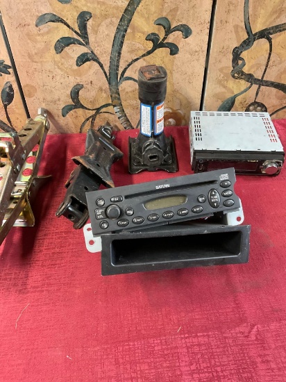 Car stereos, & Car jacks. 5 pieces