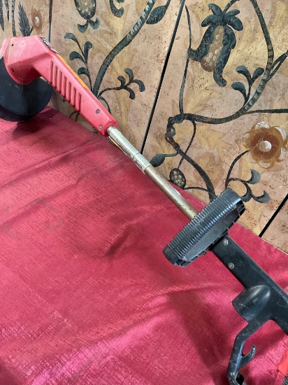 Toro 12" Corded trimmer. Works