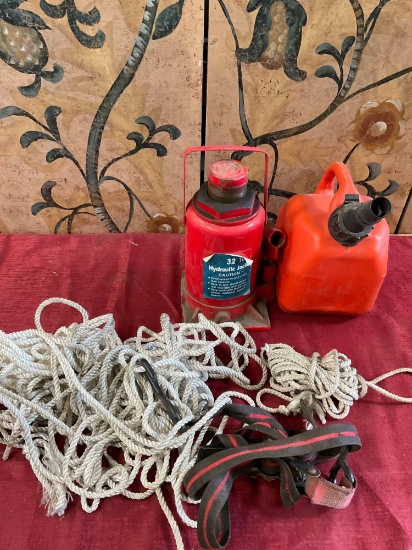 1 gallon gasoline container, Hydraulic jack, rope, tie