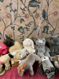 Assorted stuffed animals. 9 pieces