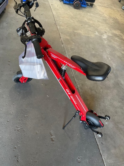 Comfy Go smart scooter GE-5000. Turned on, Runs, has keys, & Charger