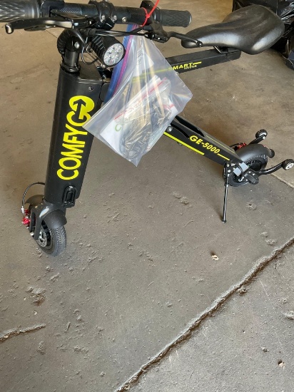 Comfy Go smart scooter GE 5000 complete, has Keys, The Charger port is broken, cannot charge.