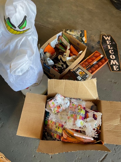 New and used Halloween items. Deco, lights, napkins, bags, etc