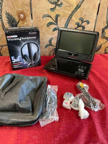Wireless headphones & GPX PD932BU RS 9" portable DVD player NO electrical cord