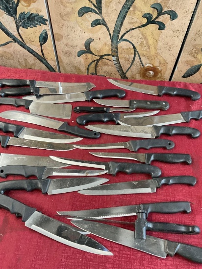 Assorted Kitchen knives. 25 pieces