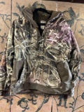 Drake Magnattatch, Men's size medium Camo jacket, all zippers work