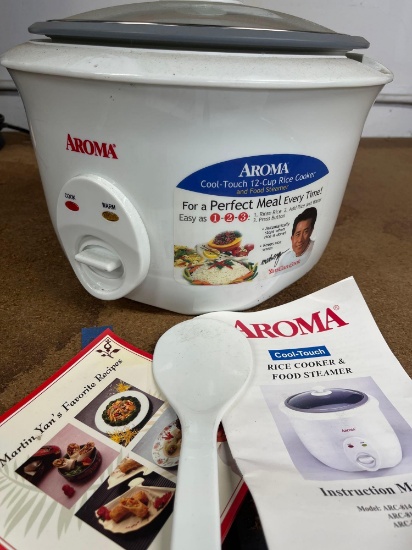 Aroma Rice cooker, and food steamer, turned on