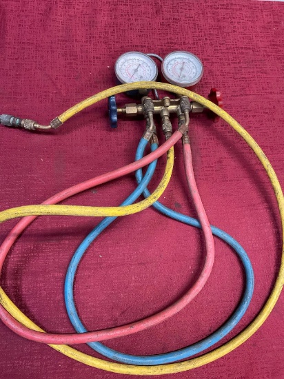 Manifold gauge unit