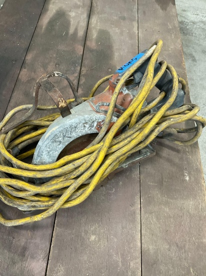 Electrical Skilsaw saw, turned on