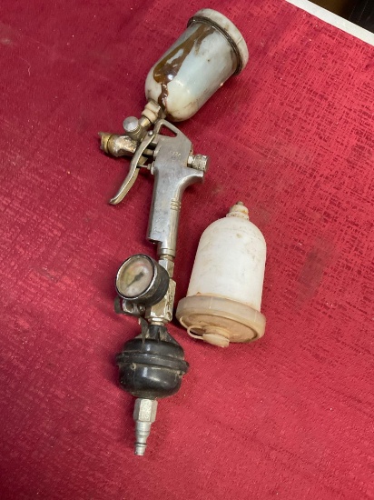 STM HVLP spray gun with extra gravity cup