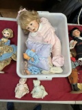 Assorted vintage dolls. 7 pieces