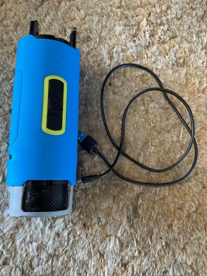 Scosche boom bottle with charger cable, has broken pedestal, works.